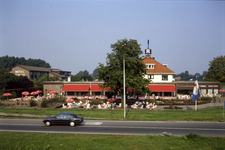 852345 Gezicht op het café-restaurant Vianen te Vianen.